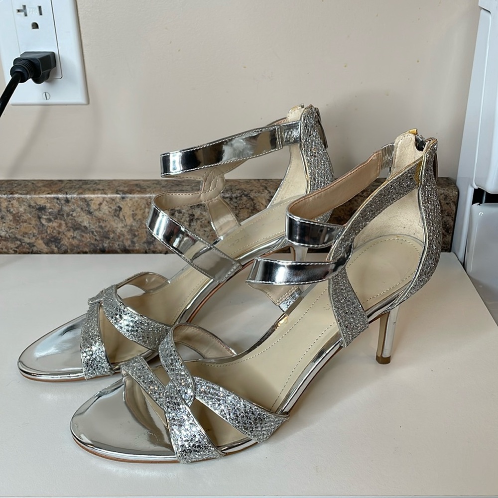 Size 8.5 Marc Fisher Silver Sparkly Stiletto Heels